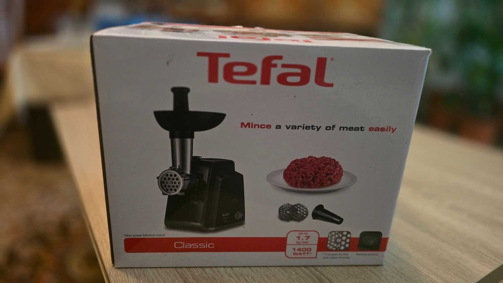Masina de tocat carne Tefal Classic NE105838