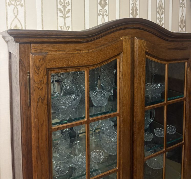 Продам шкаф /сервант/шкаф/шкаф-витрина