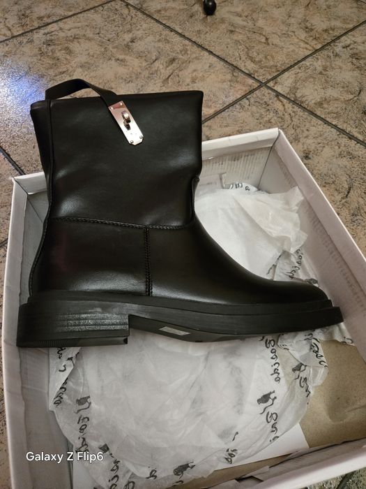 Ботуши 38 номер,