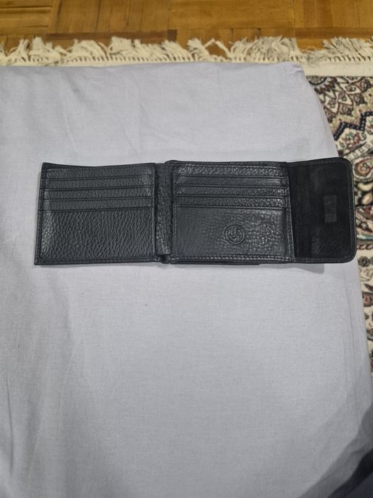 Продаётся портмоне из натуральной кожи.