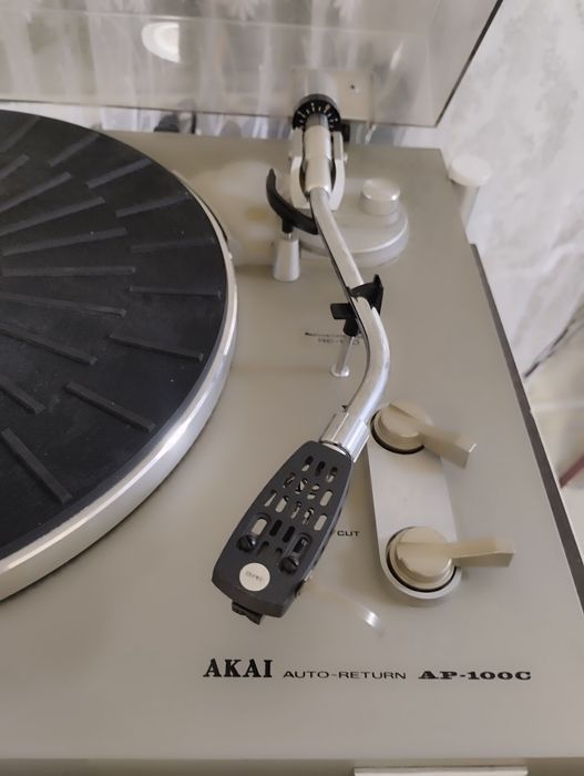 Стойка AKAI , проигрыватель, дека, усилитель тюнер