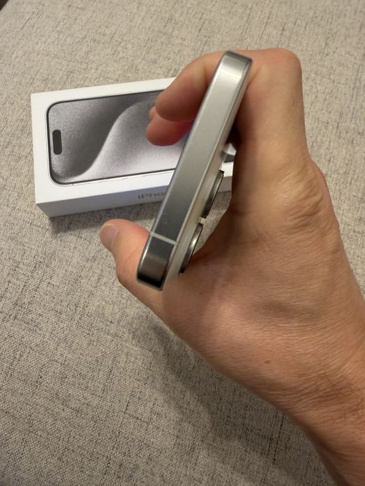 iphone 15 pro de 256gb white titanium, impecabil, ca NOU