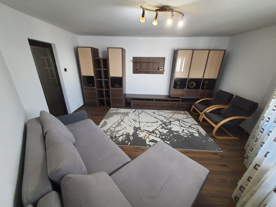 Inchiriez apartament cu 2 camere et 3, zona garii Vaslui