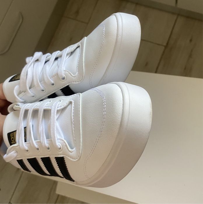 Adidasi Adidas, marimea 40 jumatate, superbi