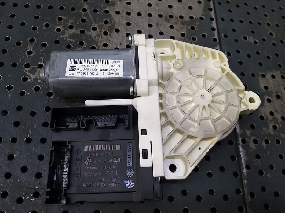 Motoras macara dreapta fata seat leon 1p 1p0837402e 1t0959702g 1k0959792m 7746020400 e840311609