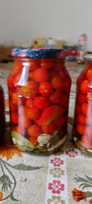 Продам соленые помидоры черри.