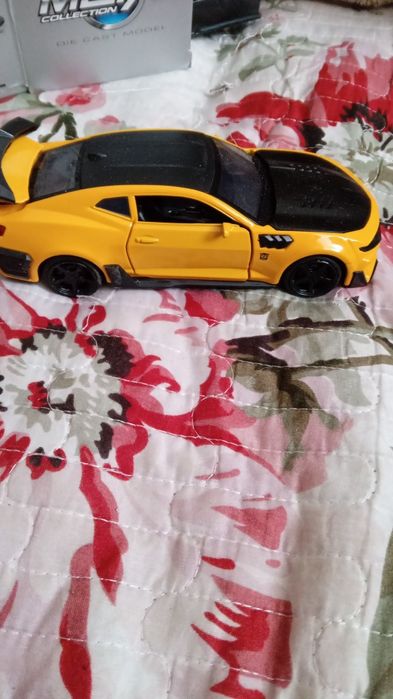 Продаю машинку(из металла)