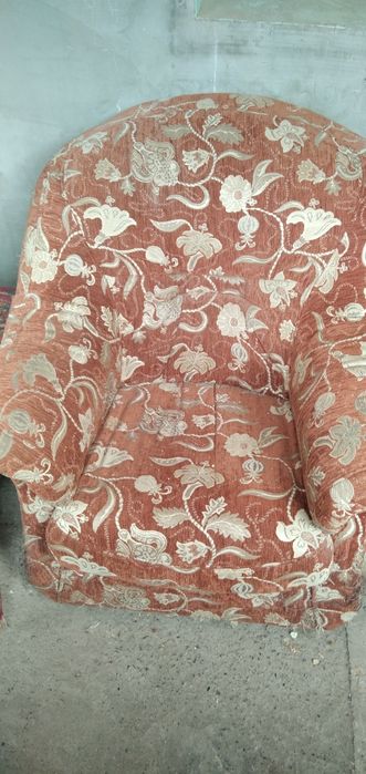 Срочно продам диван с креслом за 35 000.Самовывоз