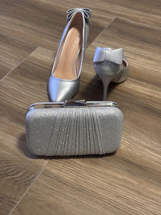 Сребрист комплект чанта и обувки