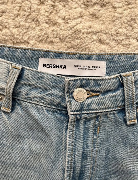 Blugi rupți cu talie înaltă