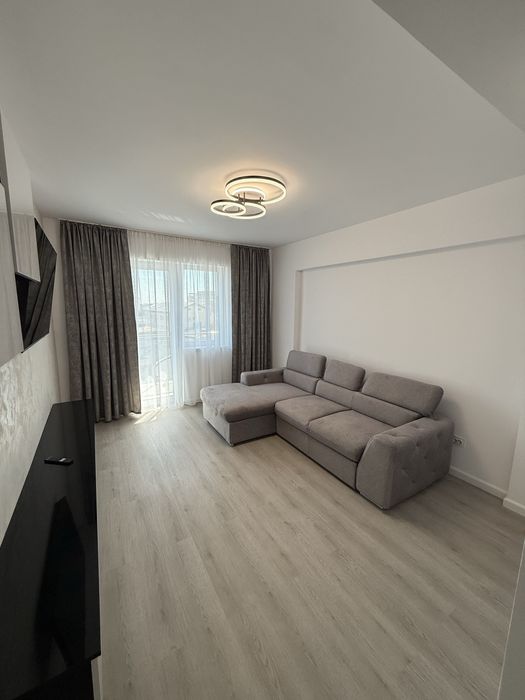 Închiriez apartament 3 camere bloc nou