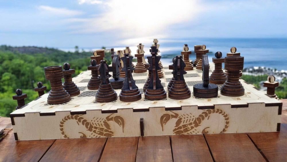 Ръчно изработен дървен шах с уникален спираловиден дизайн