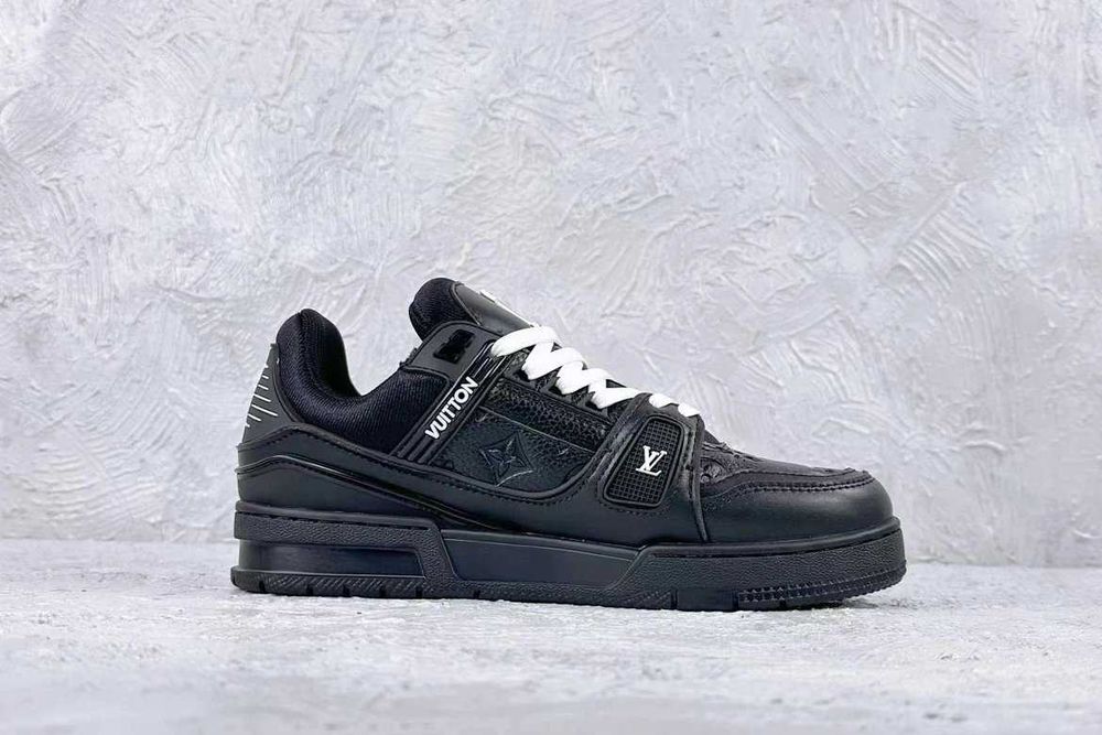 Louis Vuitton Trainers Black 43