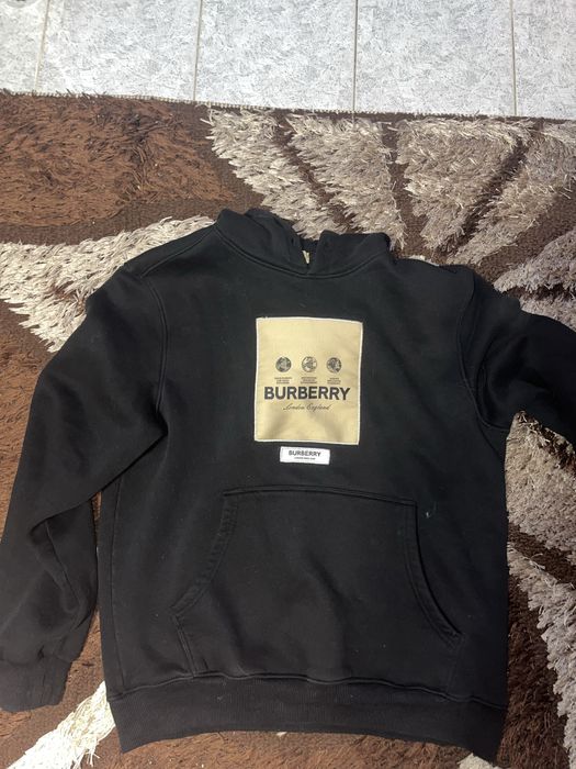 Мъжко худи носено