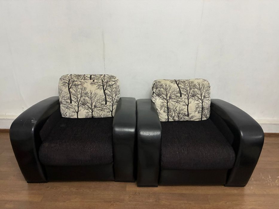 Диван с двумя креслами