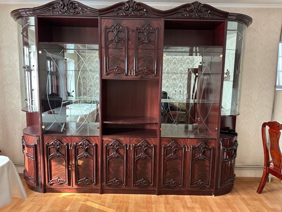 Горка в гостиную , стенка