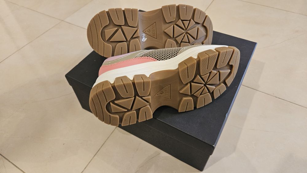 Маратонки Guess 36 номер