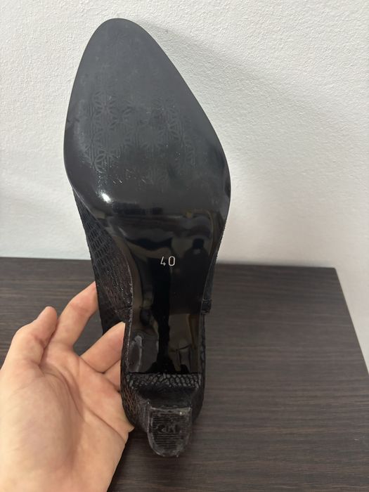 Pantofi tip sandală cu toc