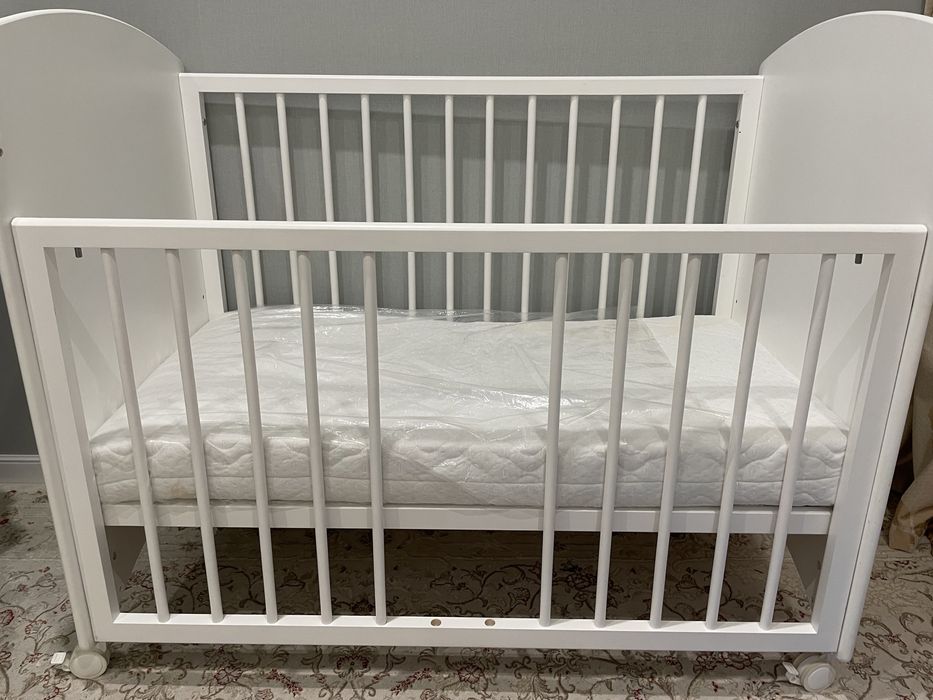 Продам детскую кровать с матрасом