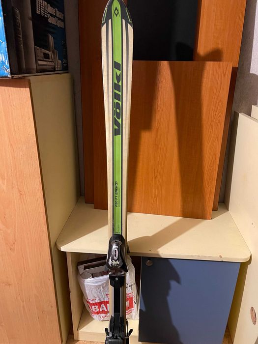 Ски с автомати, ски обувки и щеки на символични цени