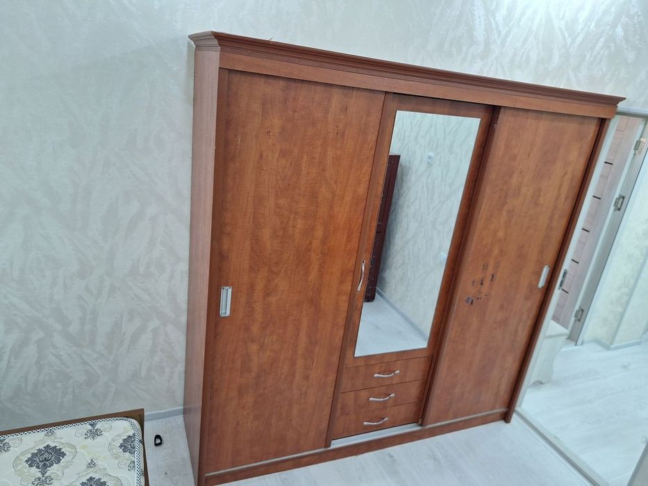 Yotoqxona uchun spalni va shkaf