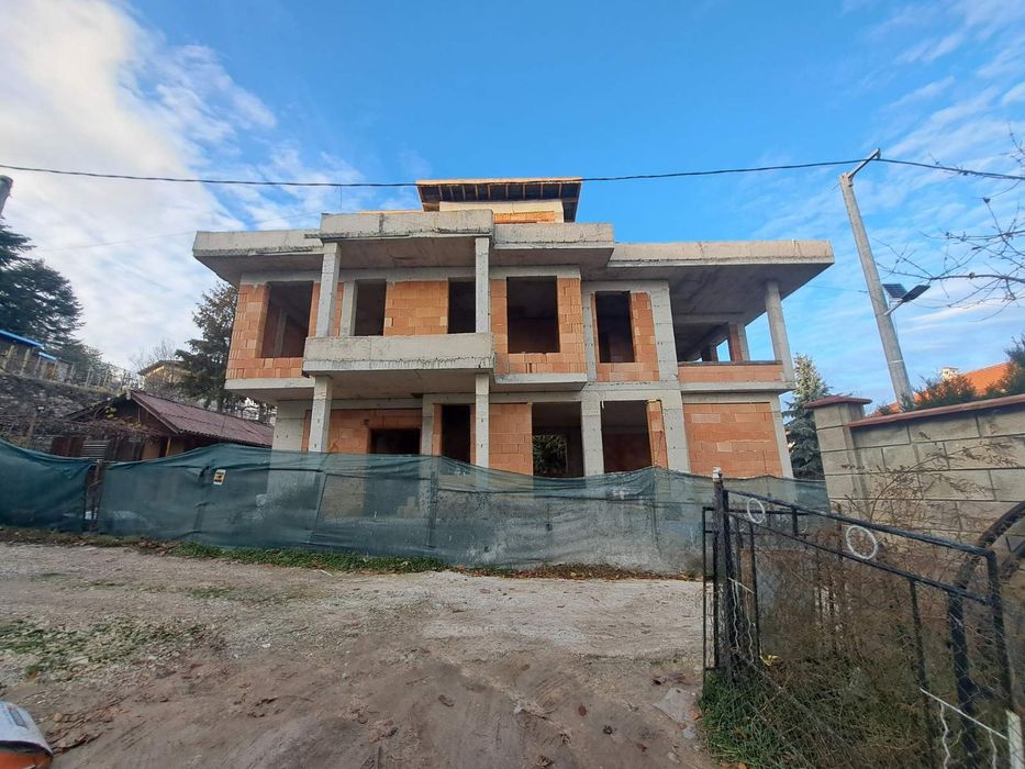 Продава се Къща в Варна, Младост 2 - 270 кв.м за 1204 €/кв.м - Снимка #1