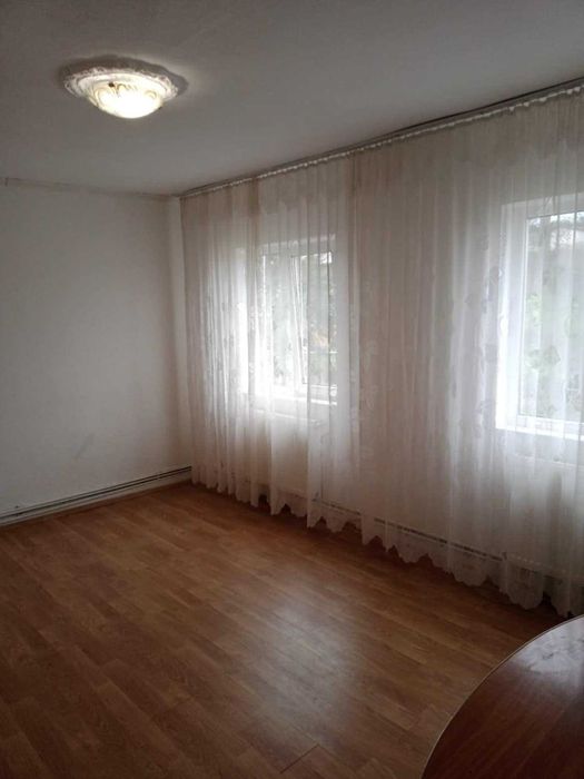 De vanzare apartament 3 camere micro 9