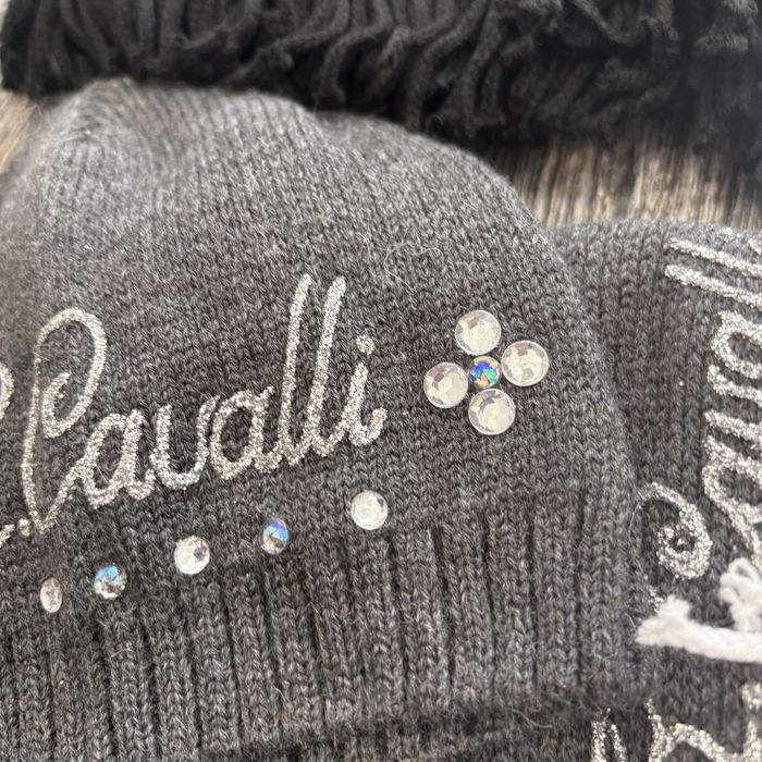 Дамски шапки и шалове | шапка шал | Hermes, Armani, Gucci