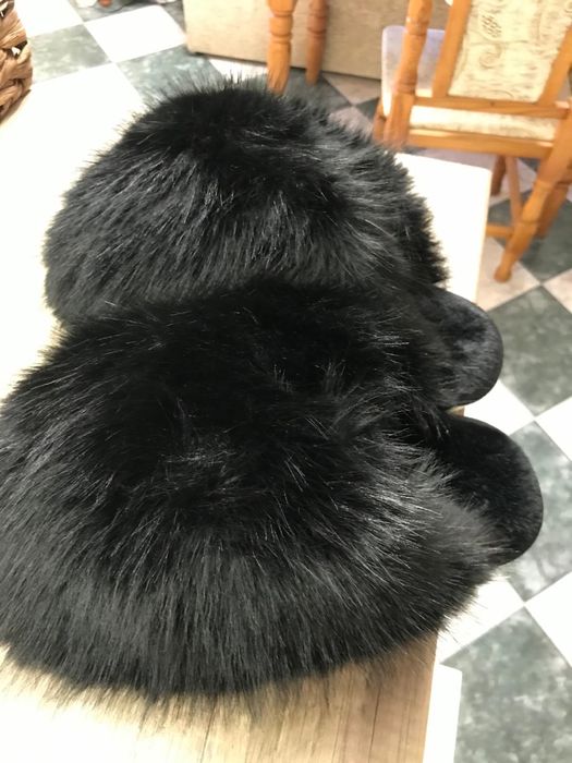 Пухени черни пантофи