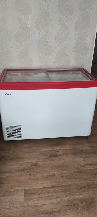 Морозильник витринный большой СНЕЖ продам