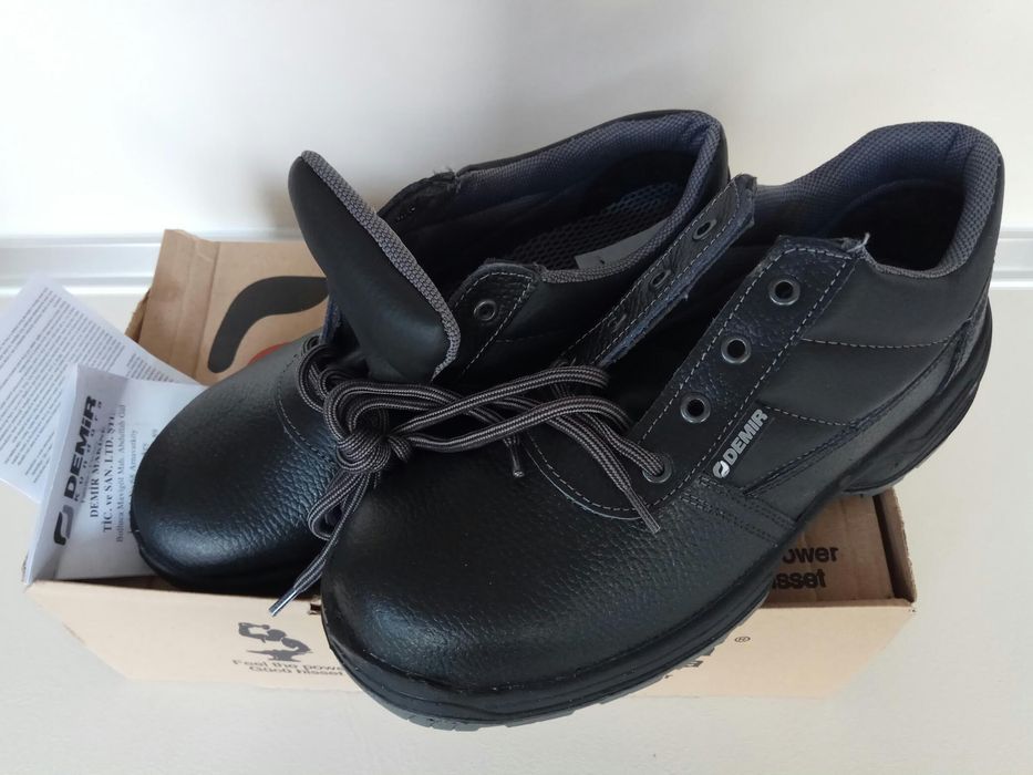 Чисто нови работни обувки - 45 номер!