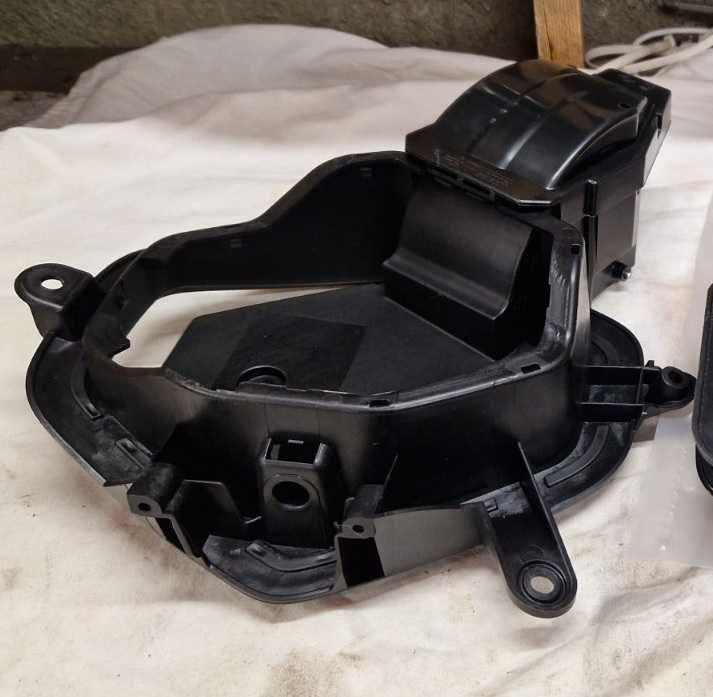 Основа монограм Рено Зое