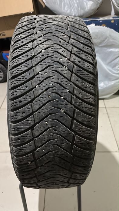 Продам шины Yokohama шипованные