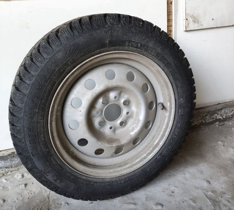 Продам шины с дисками зимние 175/65R14