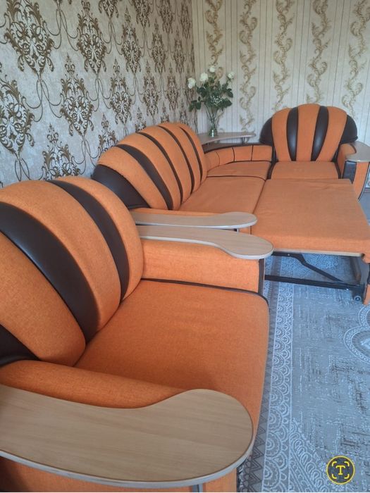 Мягкая мебель-диван и кресла