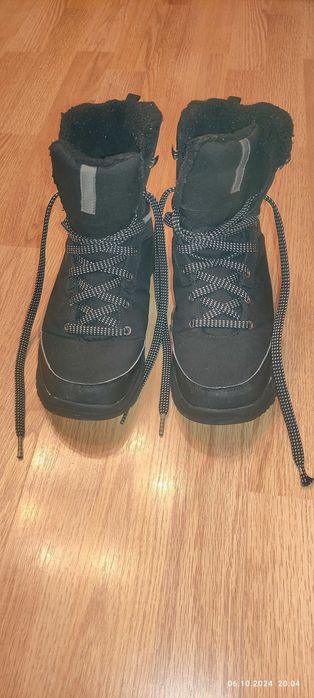 Ghete băieți Quechua 41 negre, impermeabile, stare foarte bună