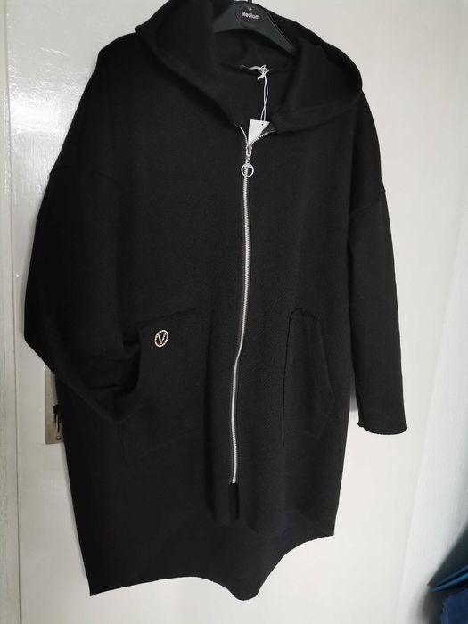 Нова жилетка с качулка и цип