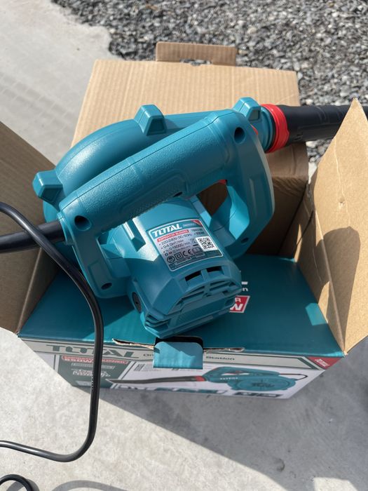 Suflanta aer puternica pentru suflat filtre /frunze /praf Total