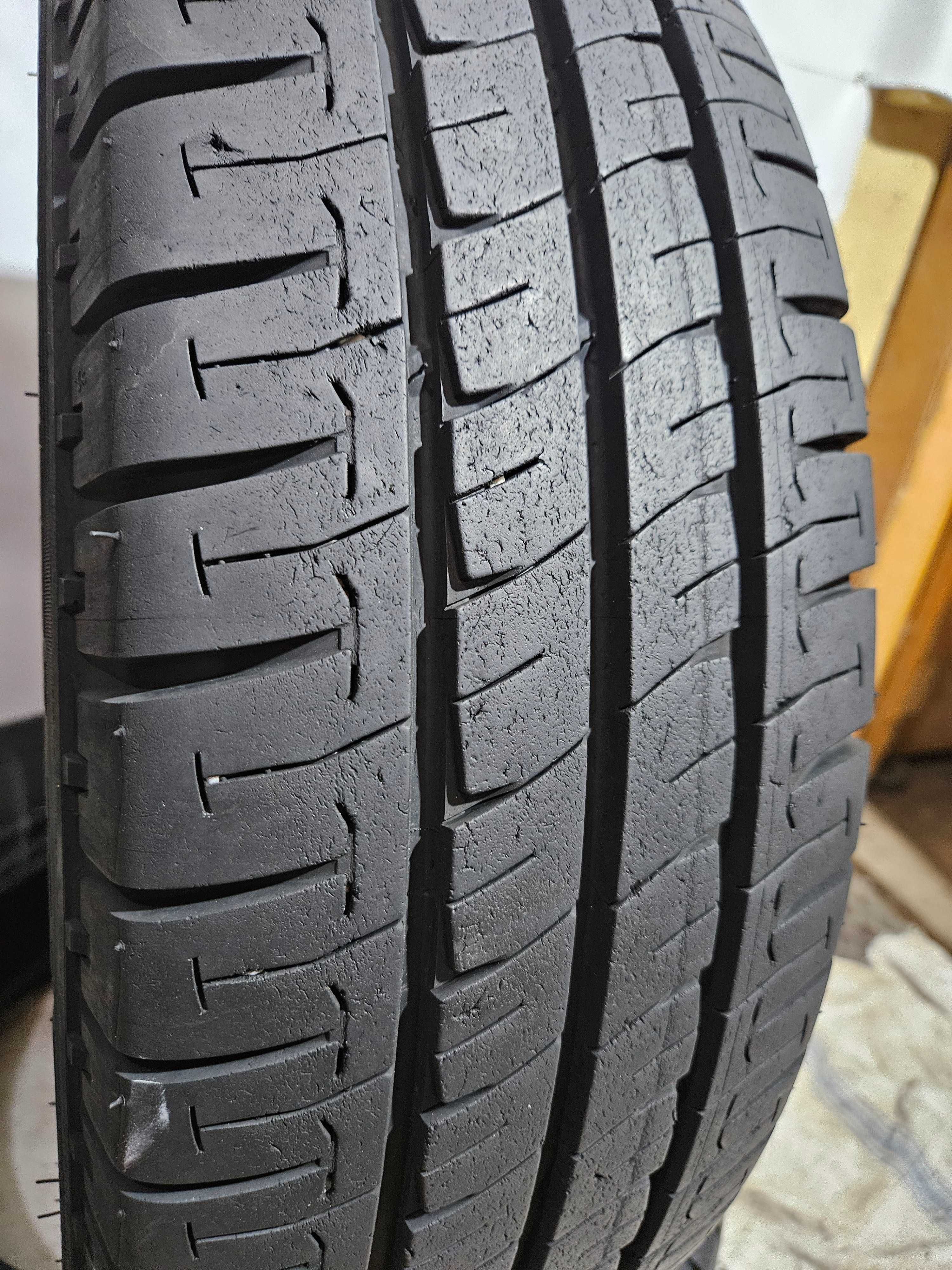2бр 215/70/15С MICHELIN 9мм грайфер дот:22г безплатен монтаж гр. София ...
