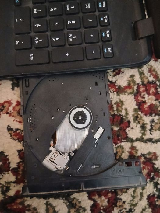 Notebook acer ishlar va oʻyin oʻynash uchun ham boʻladi