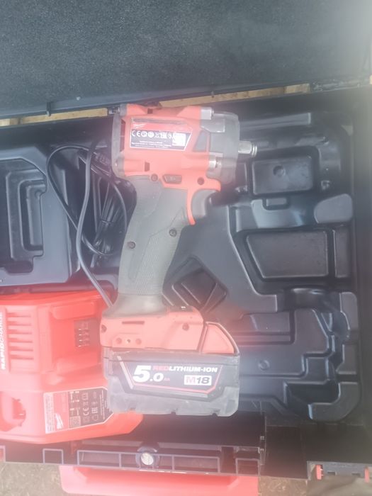 Pistol impact milwaukee fiw2f12 , baterie 5 ah,cutie și încărcător rap