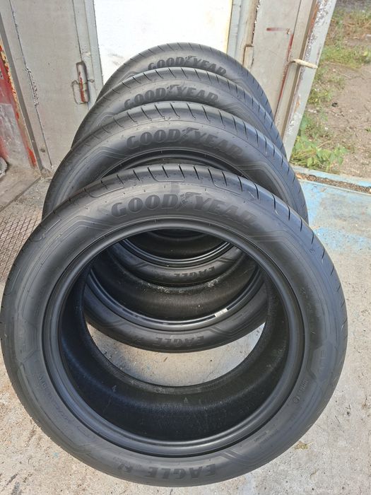 Продам шины. 255/50/19 гудиер