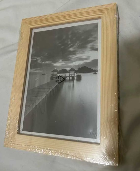 Rama foto din lemn natural . NOU 4buc/45lei