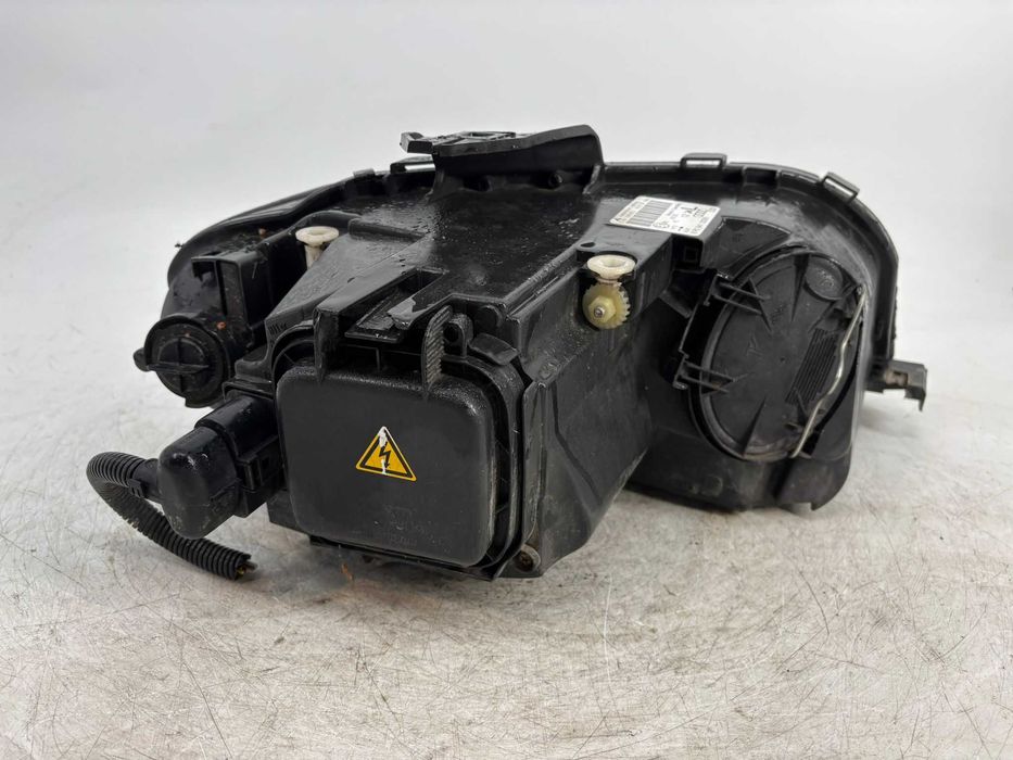 Far cu xenon stanga/dreapta Audi A3 an 2009