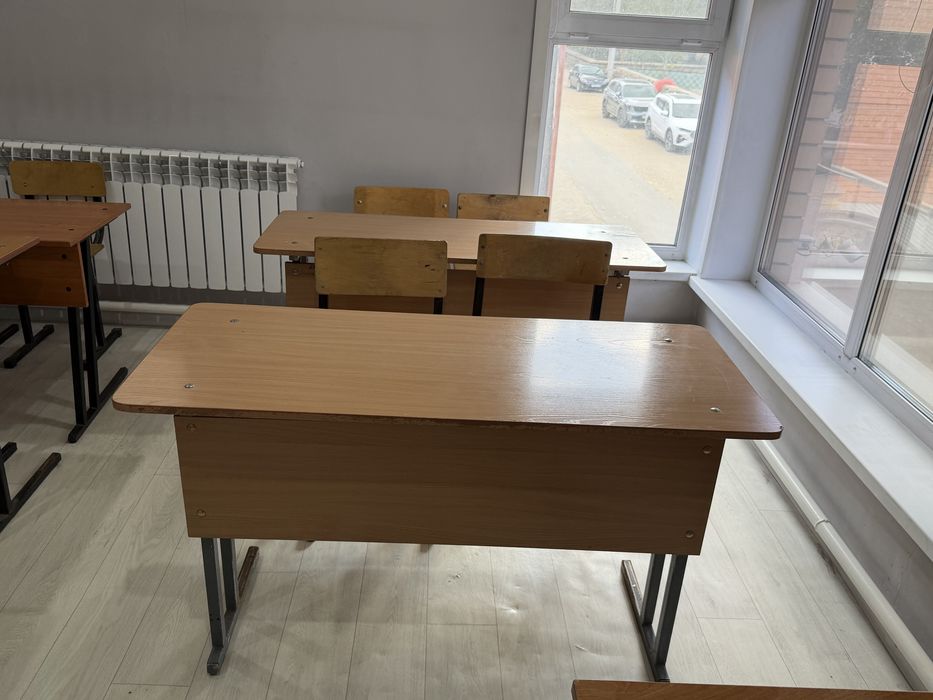 Срочно продам парты со стульями