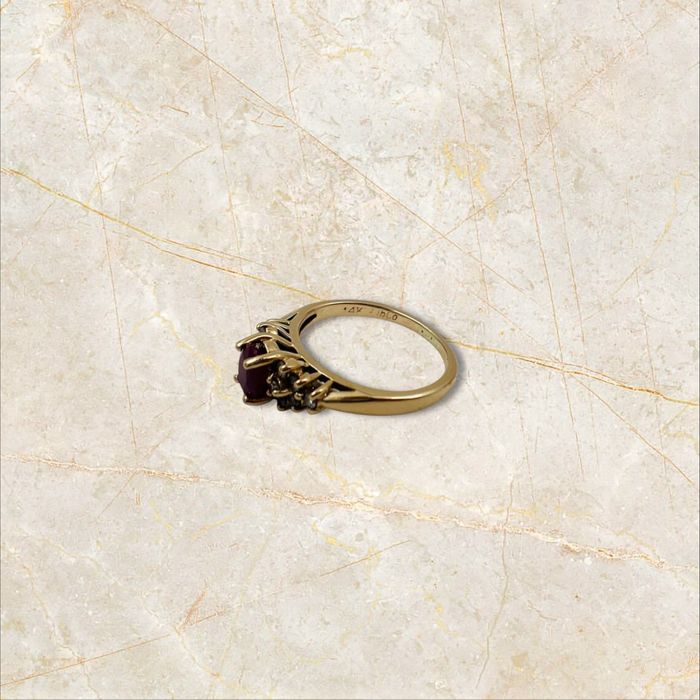 Дамски златен пръстен с диаманти и рубин 14к