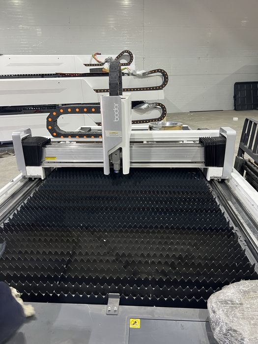 Металл ды Лазермен кесу