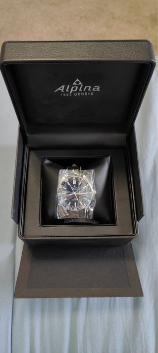 Швейцарские часы Alpina, кварцевый механизм, GMT