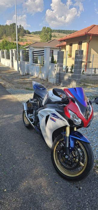 Honda cbr1000rr sc59 schimb auto mai scump