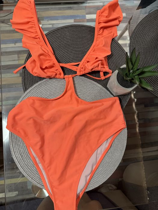 Дамски бански различни видове